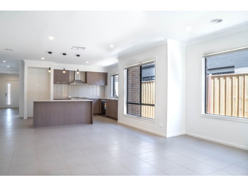 6 Bainton Avenue, Clyde VIC 3978