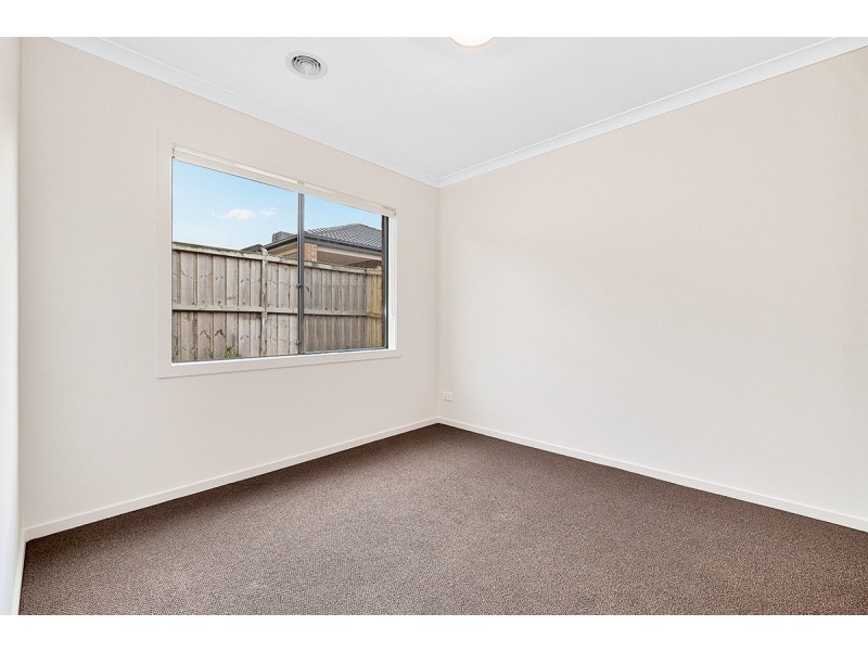 6 Bainton Avenue, Clyde VIC 3978