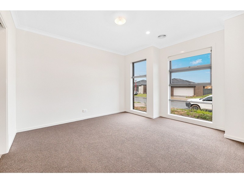 6 Bainton Avenue, Clyde VIC 3978