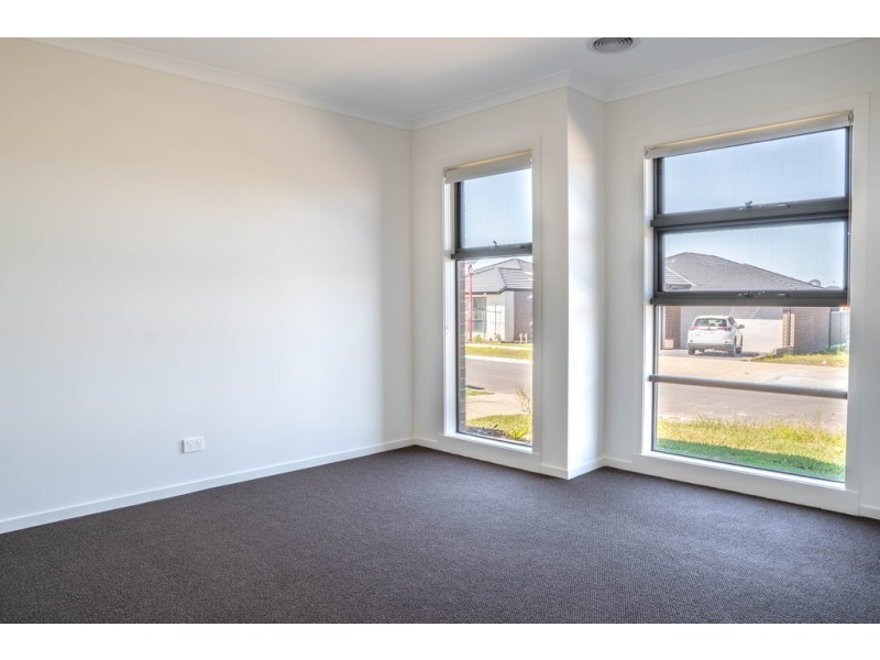6 Bainton Avenue, Clyde VIC 3978