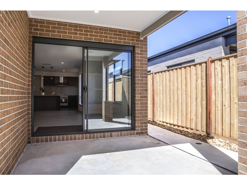 6 Bainton Avenue, Clyde VIC 3978