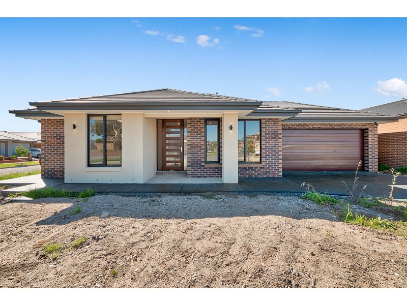 3 Greenglade Way, Cranbourne East VIC 3977