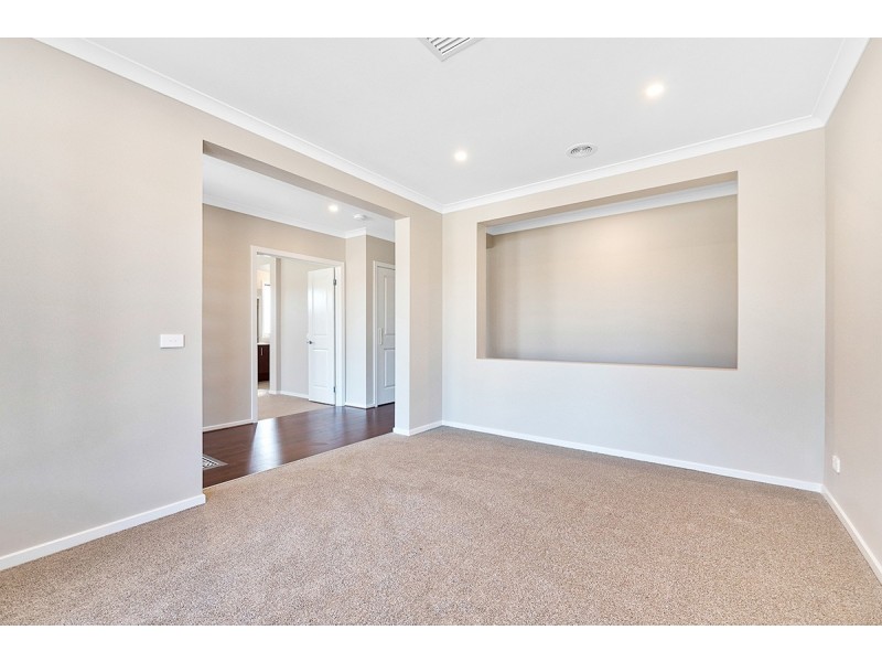 3 Greenglade Way, Cranbourne East VIC 3977