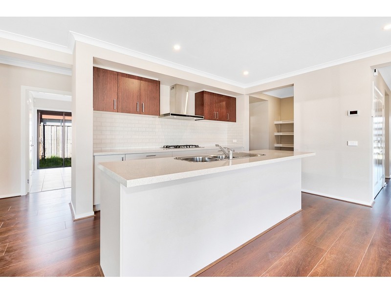 3 Greenglade Way, Cranbourne East VIC 3977