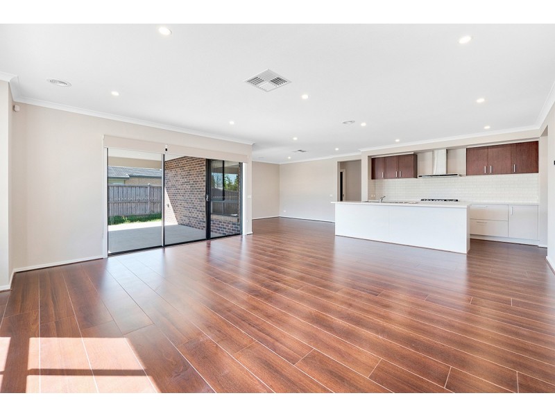 3 Greenglade Way, Cranbourne East VIC 3977