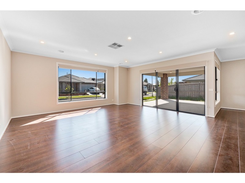 3 Greenglade Way, Cranbourne East VIC 3977