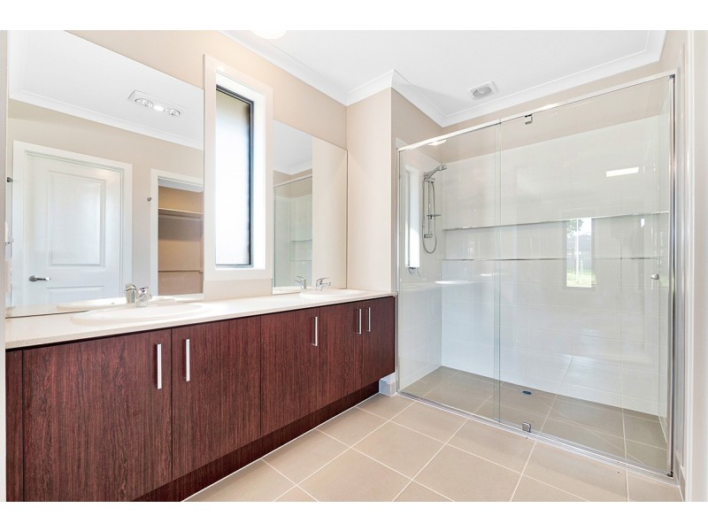 3 Greenglade Way, Cranbourne East VIC 3977