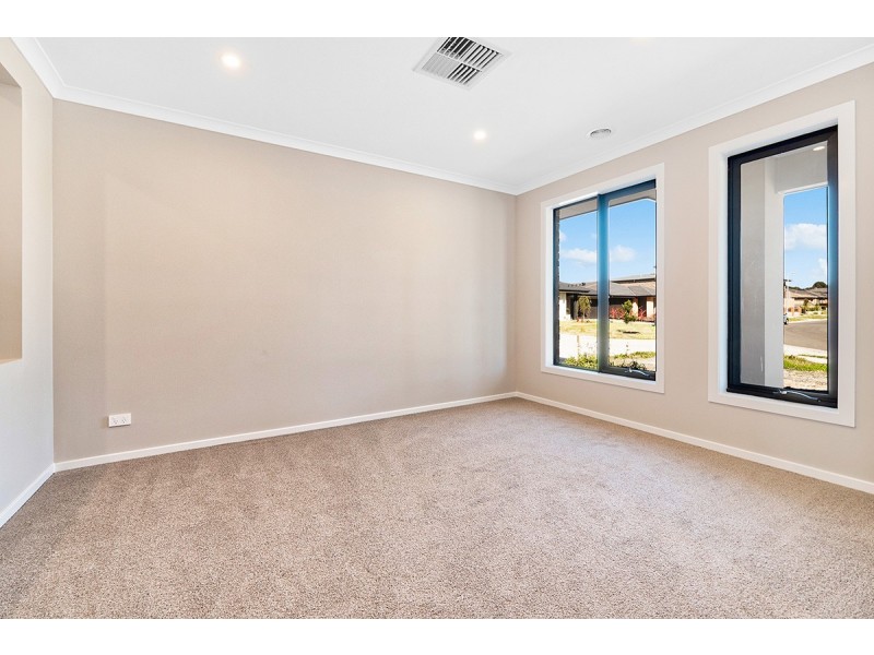 3 Greenglade Way, Cranbourne East VIC 3977