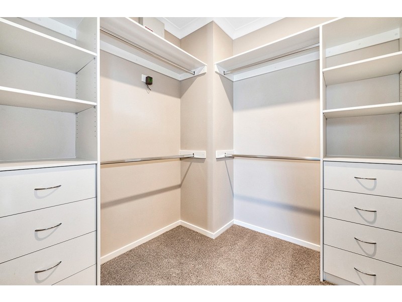 3 Greenglade Way, Cranbourne East VIC 3977