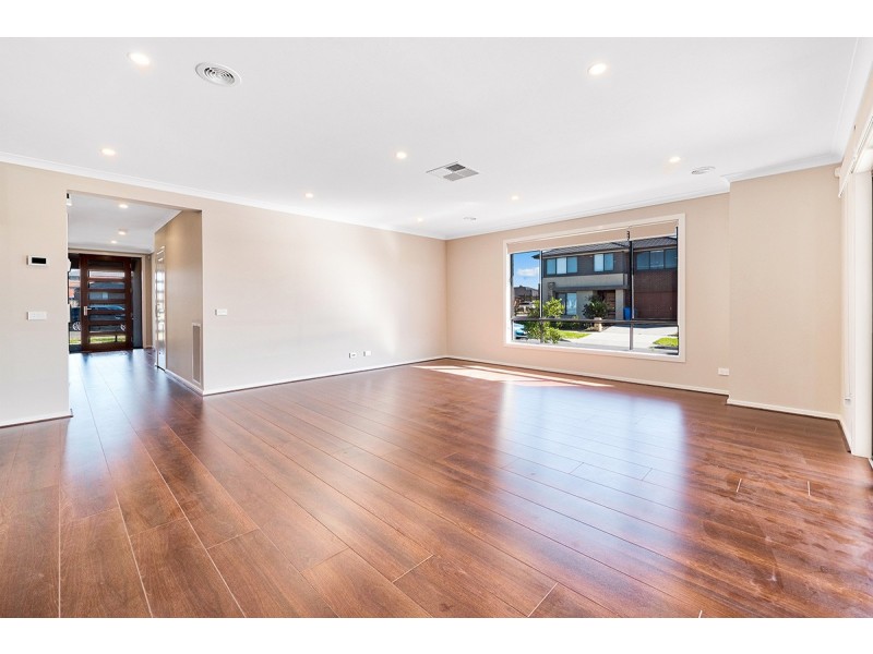 3 Greenglade Way, Cranbourne East VIC 3977