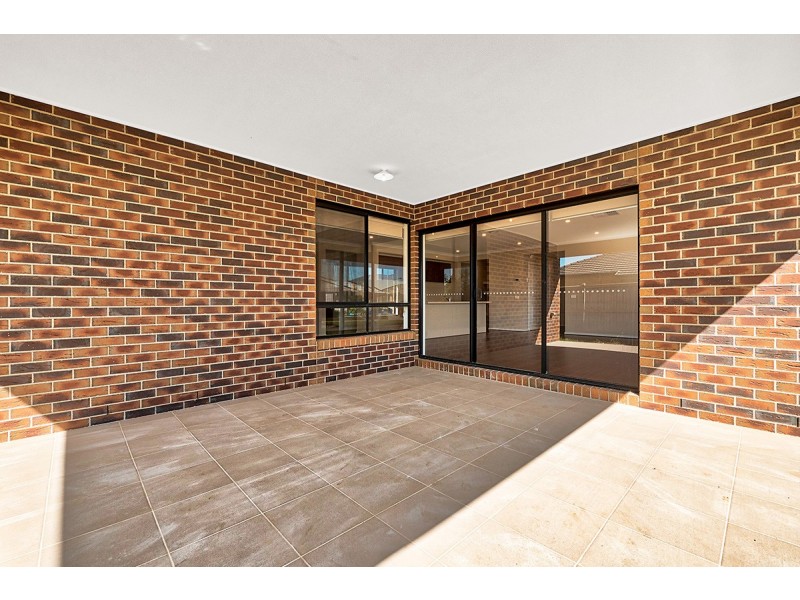 3 Greenglade Way, Cranbourne East VIC 3977