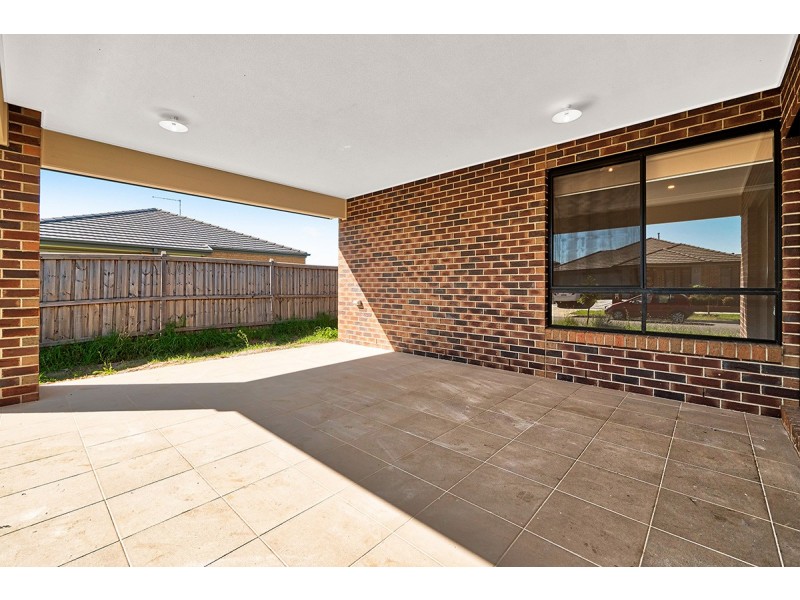 3 Greenglade Way, Cranbourne East VIC 3977