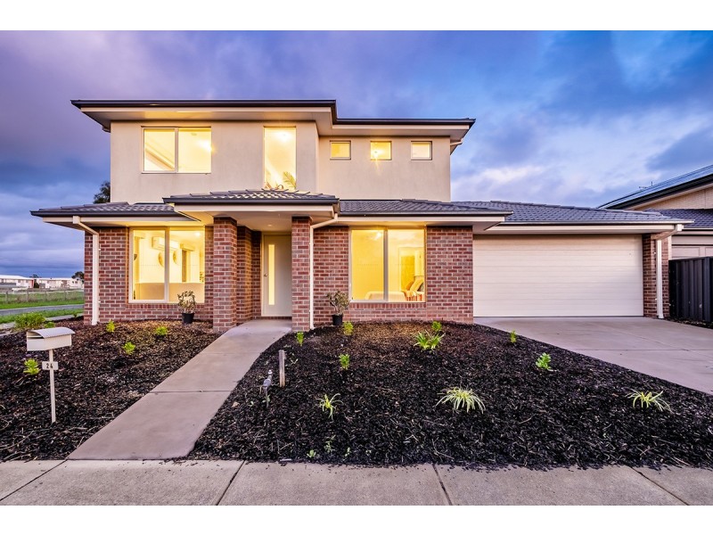 24 Waltzing Drive, Lynbrook VIC 3975