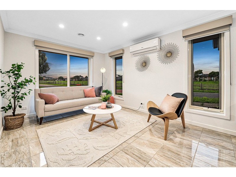 24 Waltzing Drive, Lynbrook VIC 3975