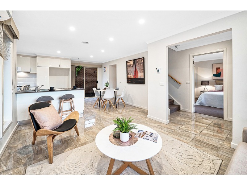 24 Waltzing Drive, Lynbrook VIC 3975