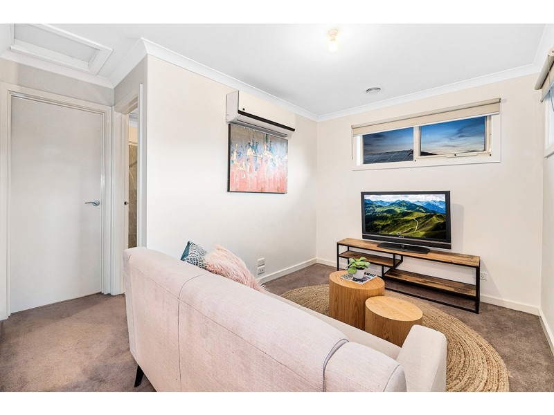 24 Waltzing Drive, Lynbrook VIC 3975