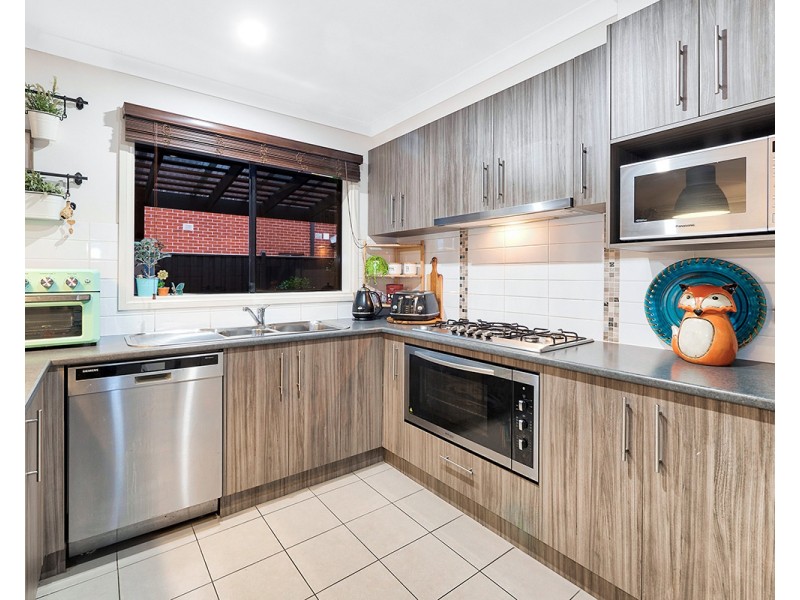 25 Crowe Avenue, Cranbourne West VIC 3977