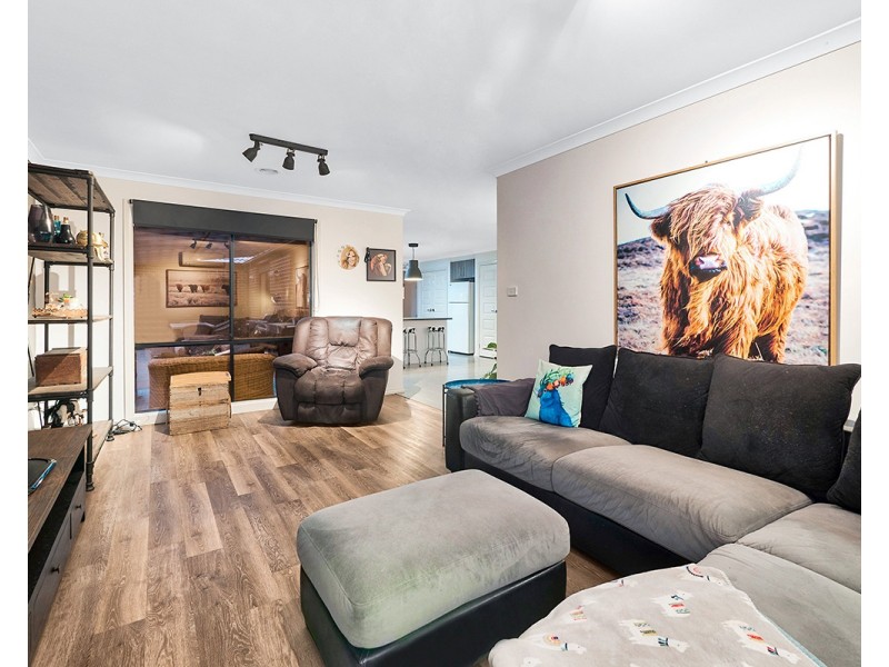 25 Crowe Avenue, Cranbourne West VIC 3977