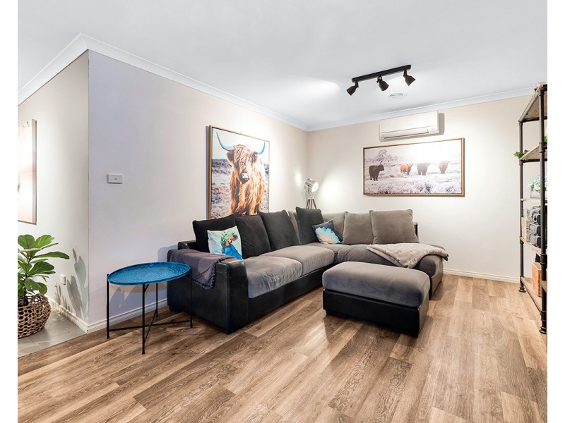 25 Crowe Avenue, Cranbourne West VIC 3977