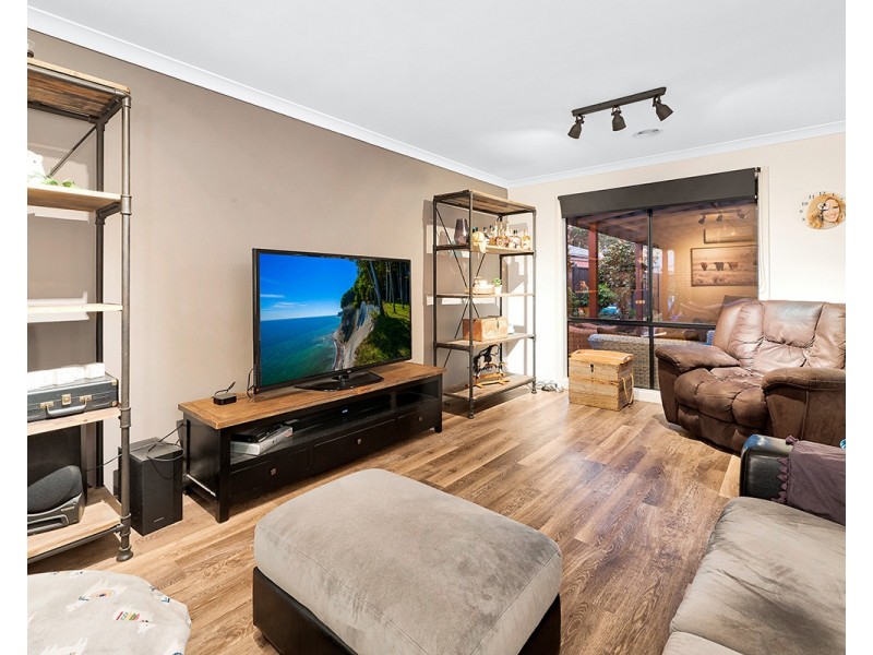 25 Crowe Avenue, Cranbourne West VIC 3977