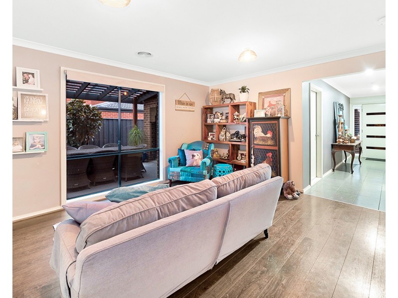 25 Crowe Avenue, Cranbourne West VIC 3977