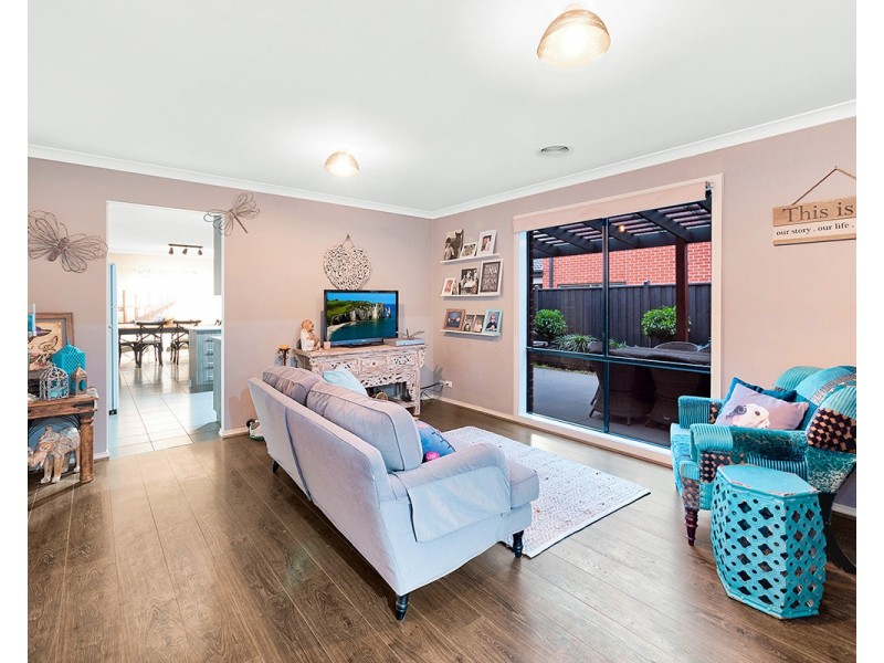25 Crowe Avenue, Cranbourne West VIC 3977