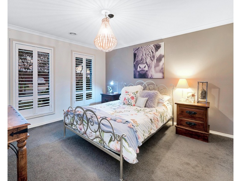25 Crowe Avenue, Cranbourne West VIC 3977
