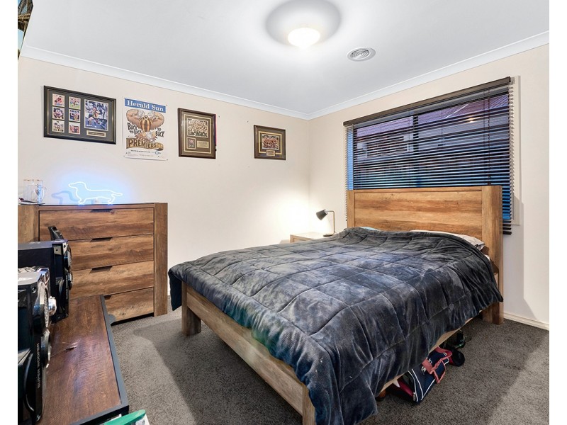 25 Crowe Avenue, Cranbourne West VIC 3977