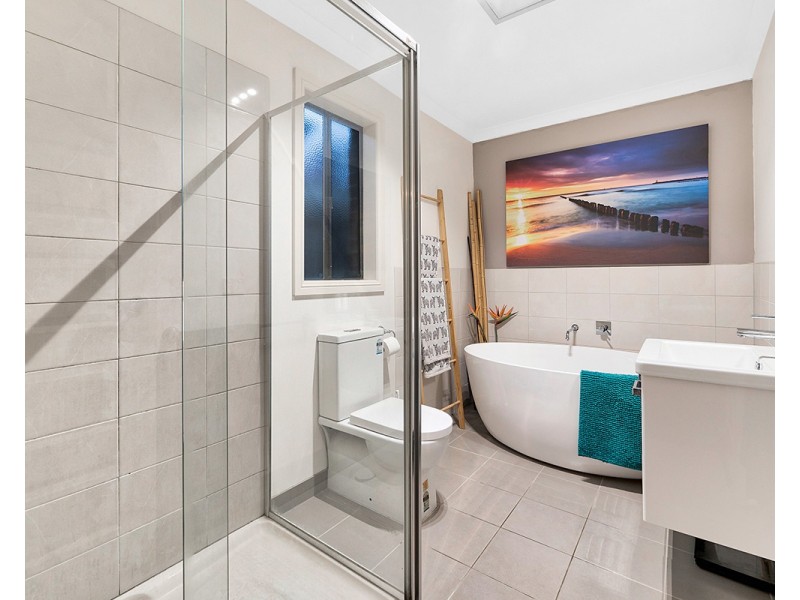 25 Crowe Avenue, Cranbourne West VIC 3977