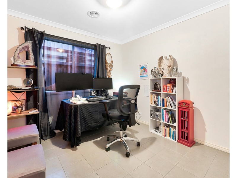 25 Crowe Avenue, Cranbourne West VIC 3977