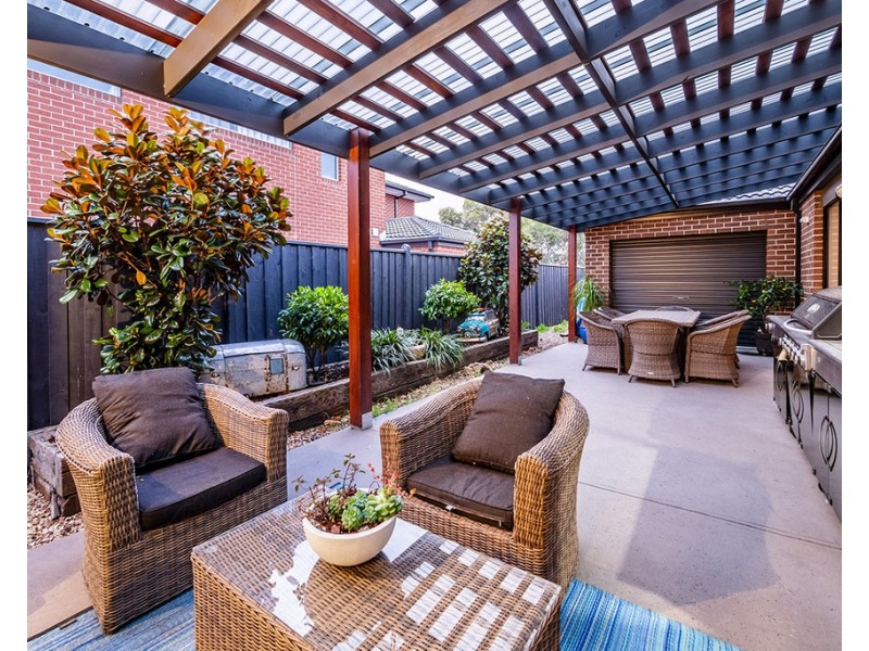 25 Crowe Avenue, Cranbourne West VIC 3977