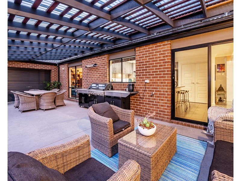 25 Crowe Avenue, Cranbourne West VIC 3977