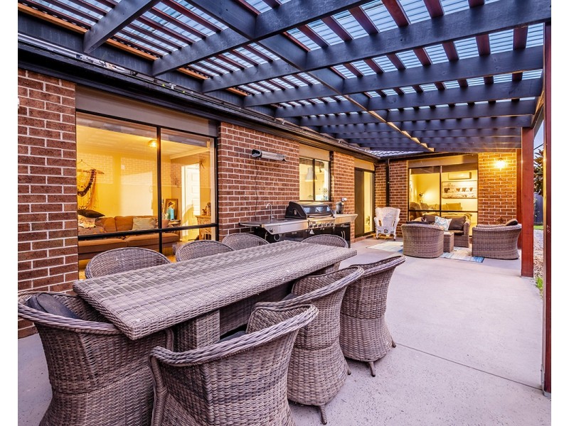 25 Crowe Avenue, Cranbourne West VIC 3977