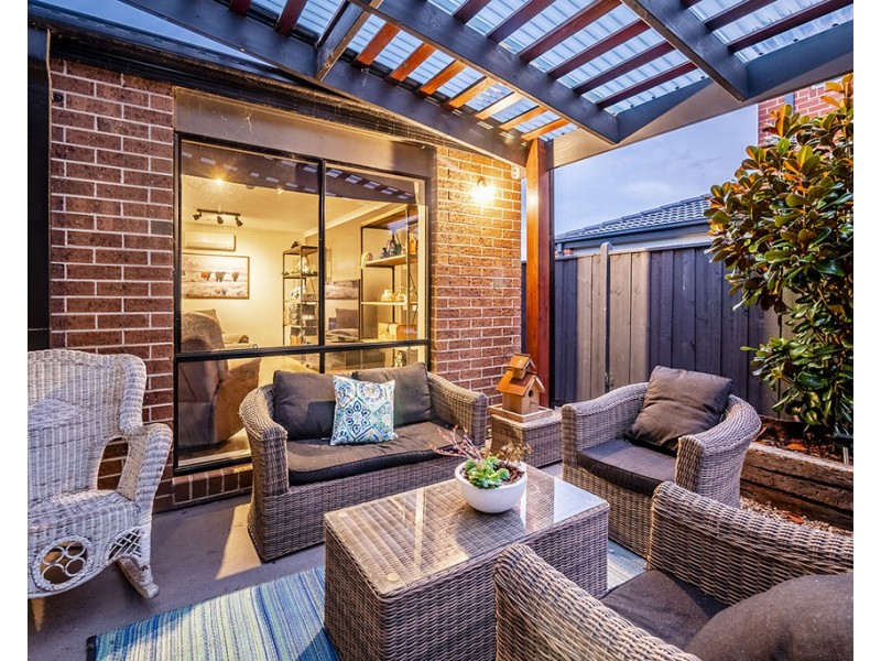 25 Crowe Avenue, Cranbourne West VIC 3977