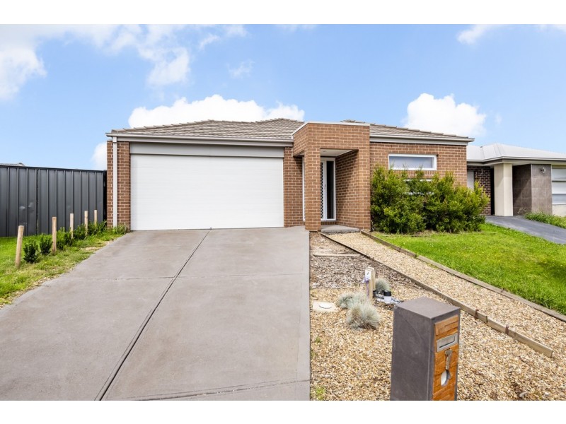 7 Connewara Crescent, Clyde North VIC 3978