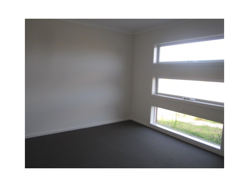 7 Connewara Crescent, Clyde North VIC 3978