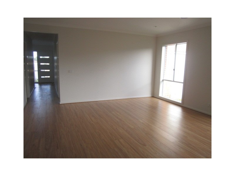 7 Connewara Crescent, Clyde North VIC 3978