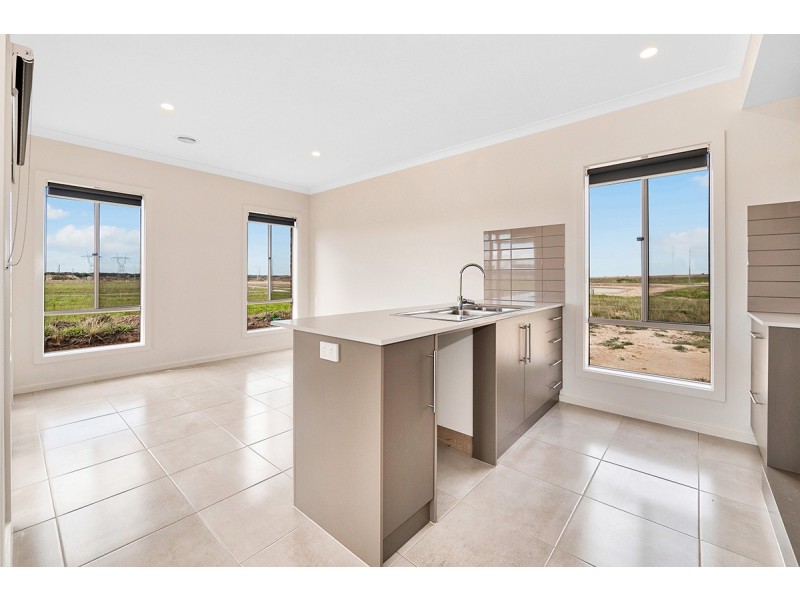 15 Mireland Street, Clyde North VIC 3978