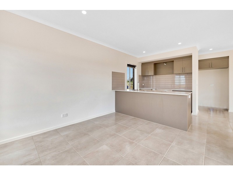 15 Mireland Street, Clyde North VIC 3978