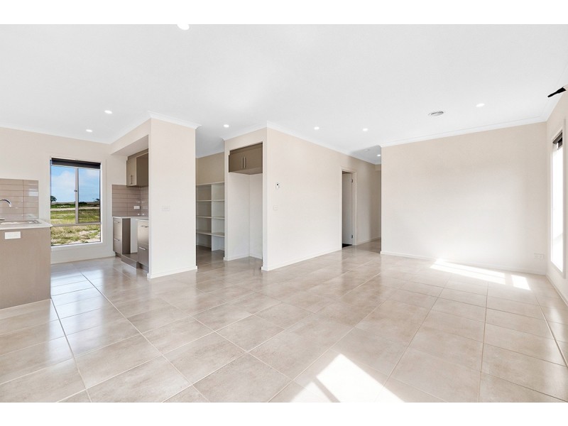 15 Mireland Street, Clyde North VIC 3978