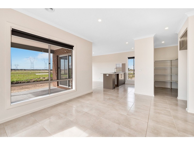 15 Mireland Street, Clyde North VIC 3978