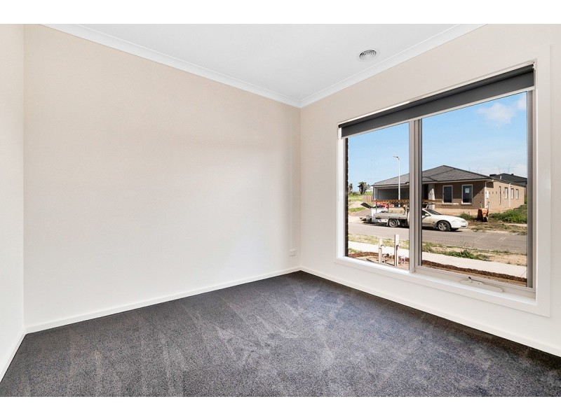 15 Mireland Street, Clyde North VIC 3978