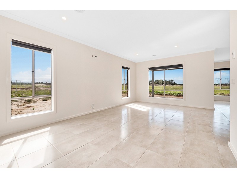 15 Mireland Street, Clyde North VIC 3978