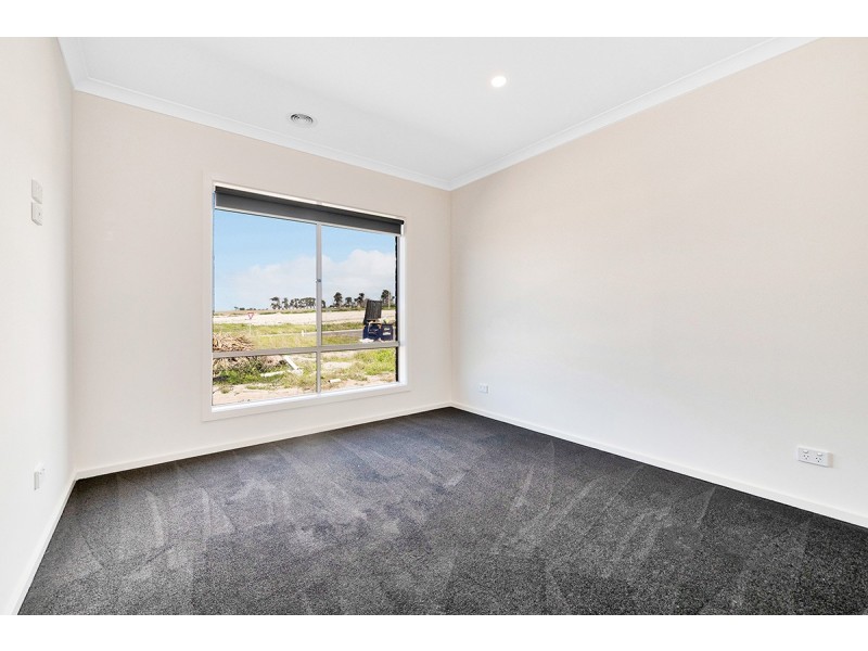 15 Mireland Street, Clyde North VIC 3978