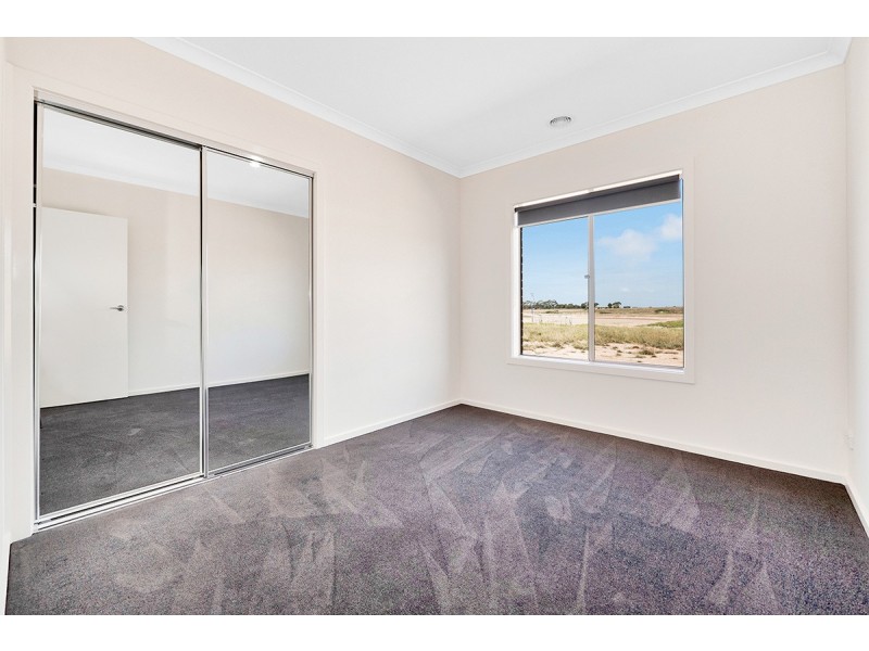 15 Mireland Street, Clyde North VIC 3978