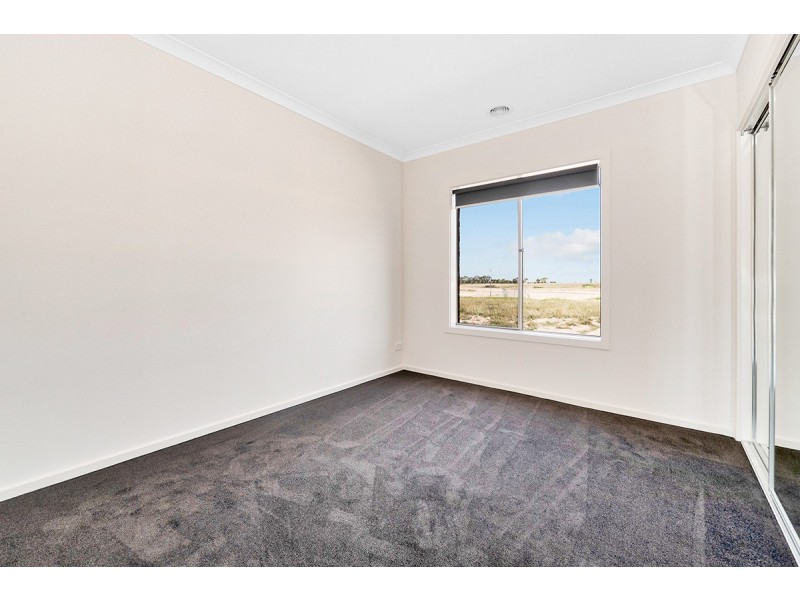 15 Mireland Street, Clyde North VIC 3978