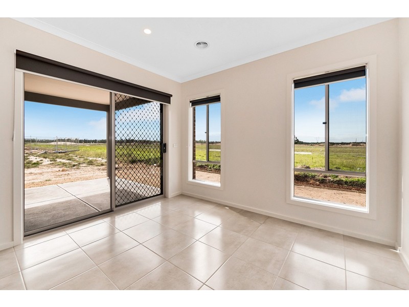 15 Mireland Street, Clyde North VIC 3978