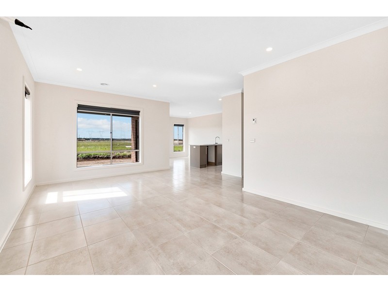 15 Mireland Street, Clyde North VIC 3978