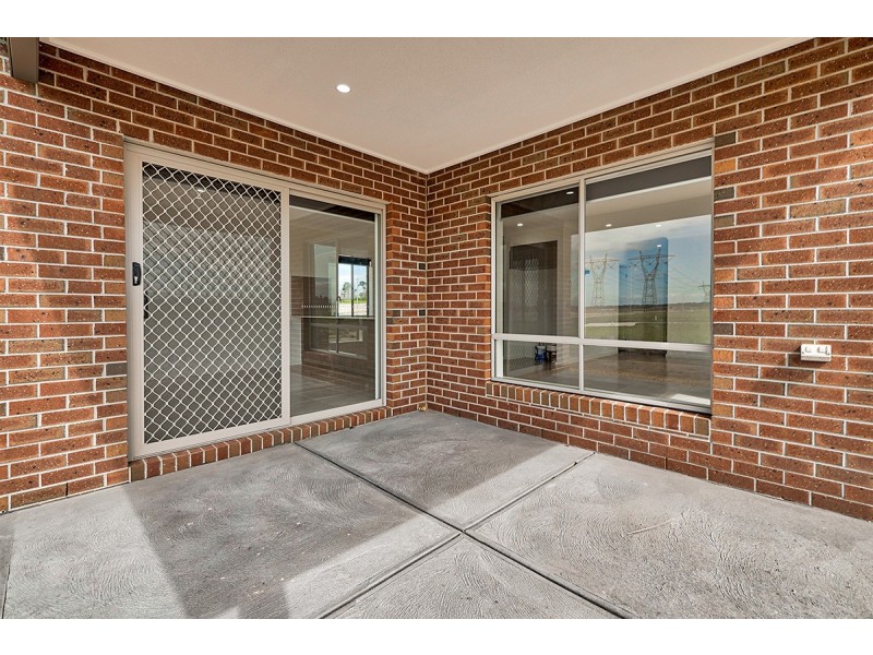 15 Mireland Street, Clyde North VIC 3978