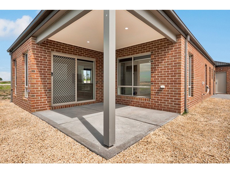 15 Mireland Street, Clyde North VIC 3978